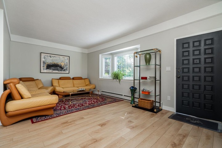 Photo 3 at 3099 W 6th Avenue, Kitsilano, Vancouver West