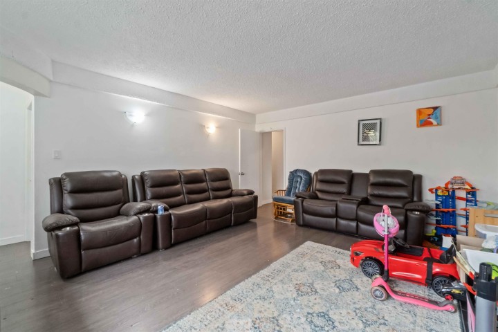 Photo 6 at 5735 Earles Street, Killarney VE, Vancouver East