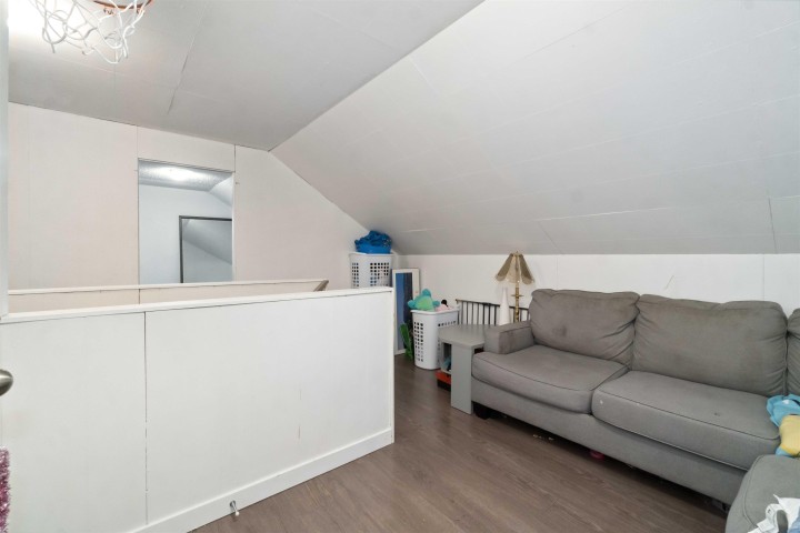 Photo 13 at 5735 Earles Street, Killarney VE, Vancouver East