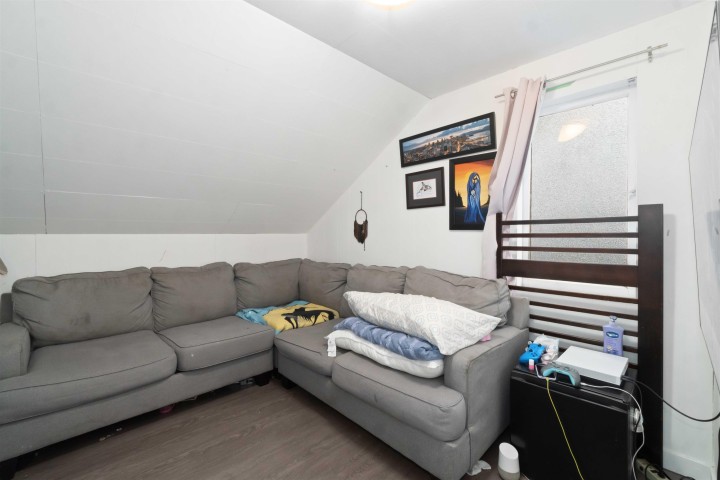 Photo 12 at 5735 Earles Street, Killarney VE, Vancouver East