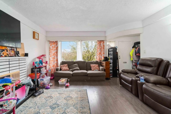 Photo 5 at 5735 Earles Street, Killarney VE, Vancouver East