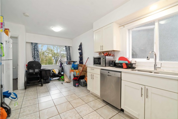 Photo 9 at 5735 Earles Street, Killarney VE, Vancouver East