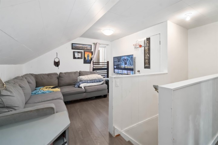 Photo 10 at 5735 Earles Street, Killarney VE, Vancouver East