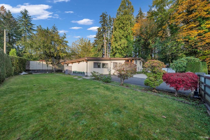 Photo 2 at 475 Newlands Road, Cedardale, West Vancouver