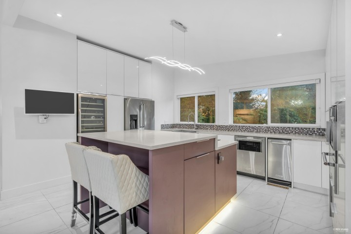 Photo 12 at 475 Newlands Road, Cedardale, West Vancouver