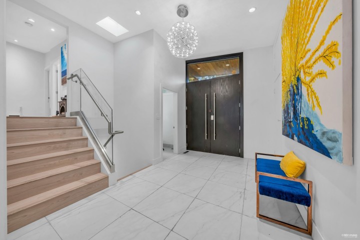 Photo 3 at 475 Newlands Road, Cedardale, West Vancouver