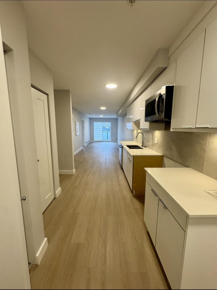 Photo 12 at 302 - 3050 Kingsway Road, Collingwood VE, Vancouver East