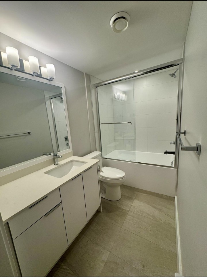 Photo 5 at 302 - 3050 Kingsway Road, Collingwood VE, Vancouver East