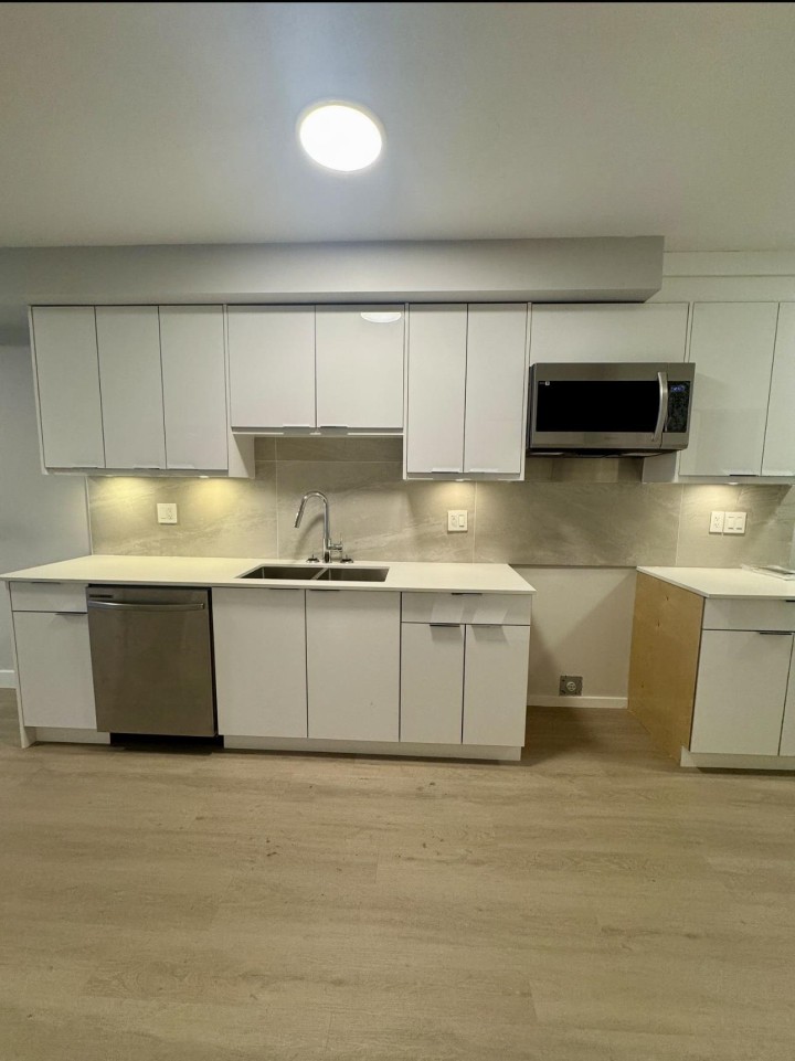 Photo 11 at 302 - 3050 Kingsway Road, Collingwood VE, Vancouver East