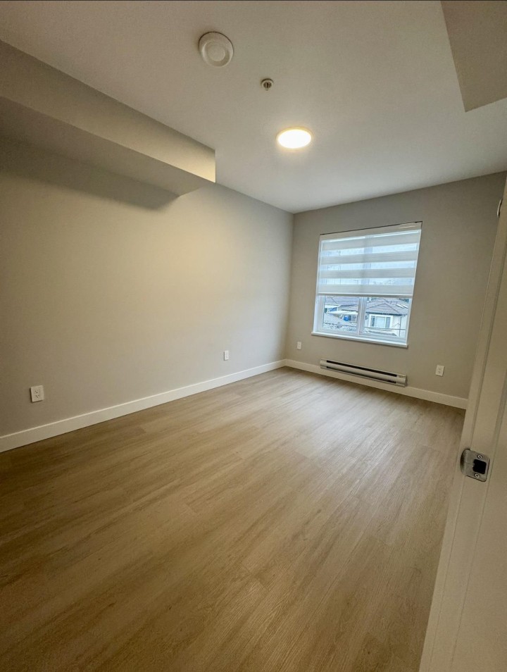 Photo 8 at 302 - 3050 Kingsway Road, Collingwood VE, Vancouver East