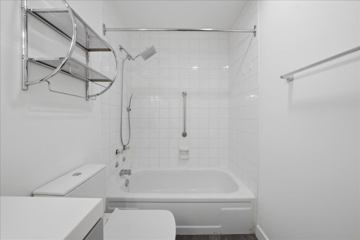 Photo 16 at PH 406 - 1340 Duchess Avenue, Ambleside, West Vancouver