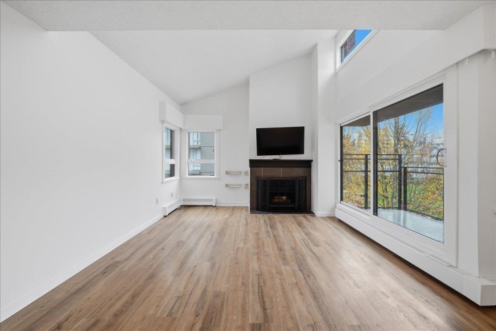 Photo 7 at PH 406 - 1340 Duchess Avenue, Ambleside, West Vancouver