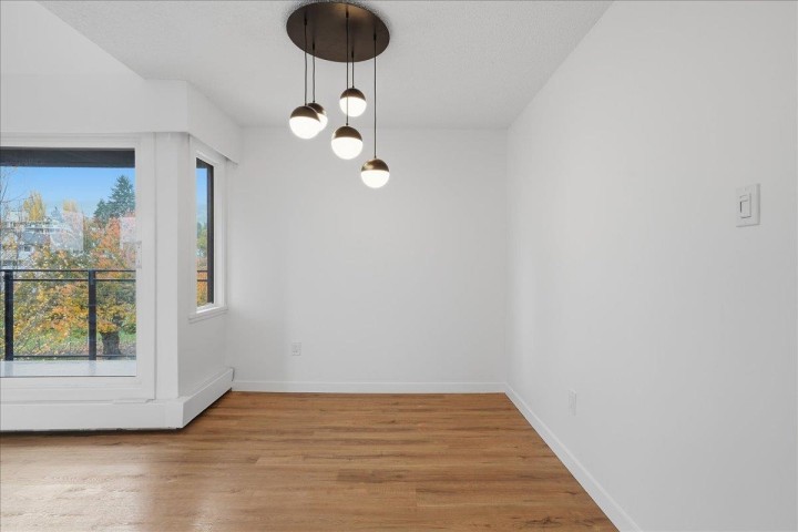 Photo 9 at PH 406 - 1340 Duchess Avenue, Ambleside, West Vancouver