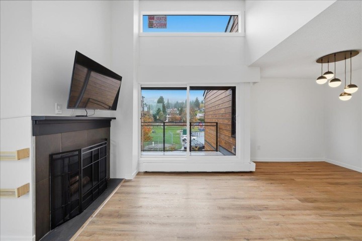 Photo 10 at PH 406 - 1340 Duchess Avenue, Ambleside, West Vancouver