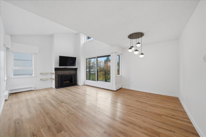 Photo 11 at PH 406 - 1340 Duchess Avenue, Ambleside, West Vancouver