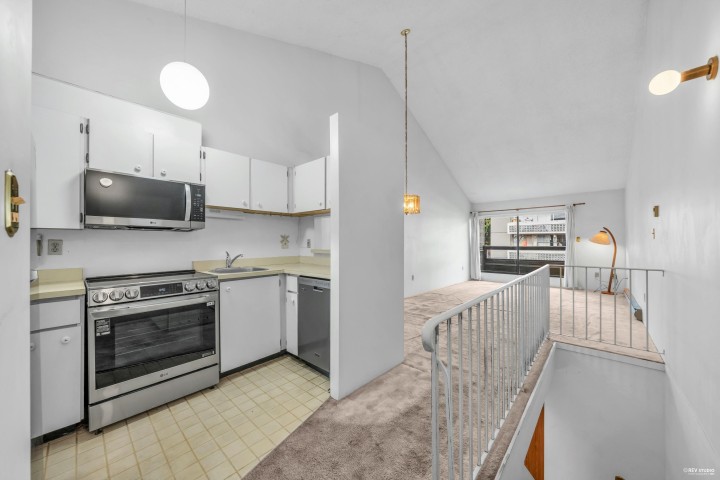 Photo 16 at 410 - 1363 Clyde Avenue, Ambleside, West Vancouver