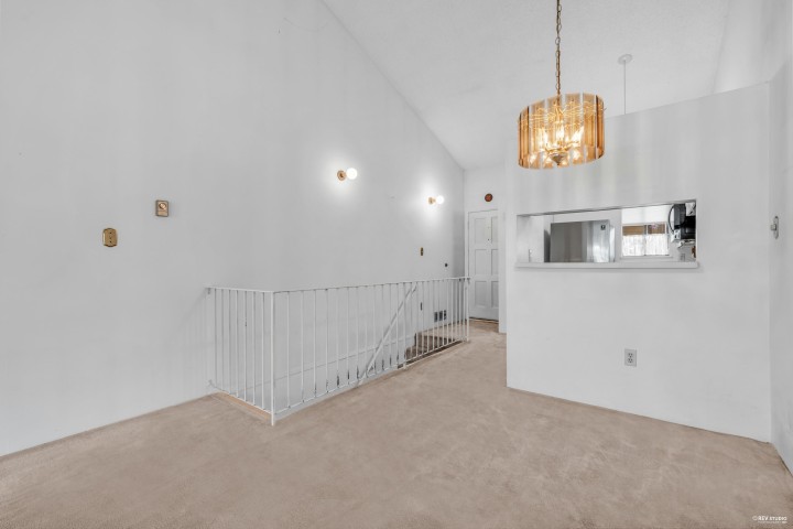 Photo 12 at 410 - 1363 Clyde Avenue, Ambleside, West Vancouver