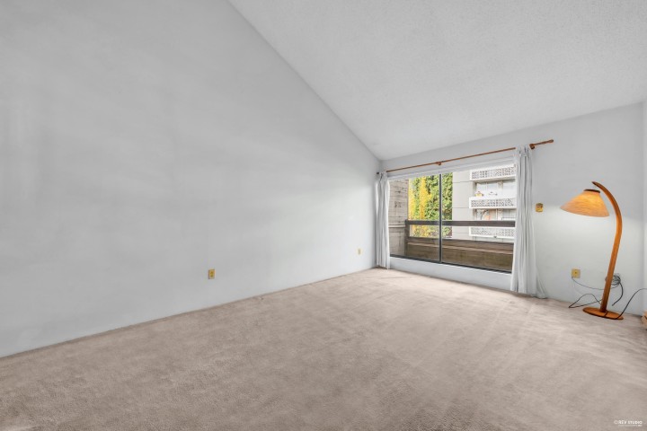 Photo 14 at 410 - 1363 Clyde Avenue, Ambleside, West Vancouver