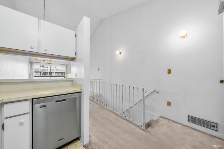 Photo 18 at 410 - 1363 Clyde Avenue, Ambleside, West Vancouver