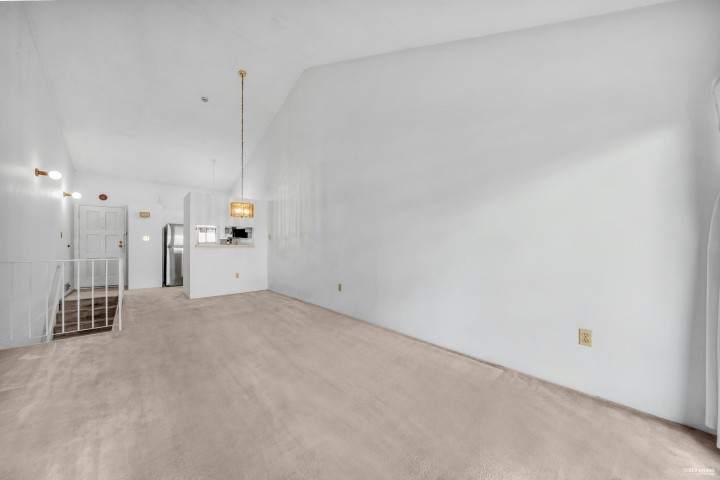 Photo 8 at 410 - 1363 Clyde Avenue, Ambleside, West Vancouver