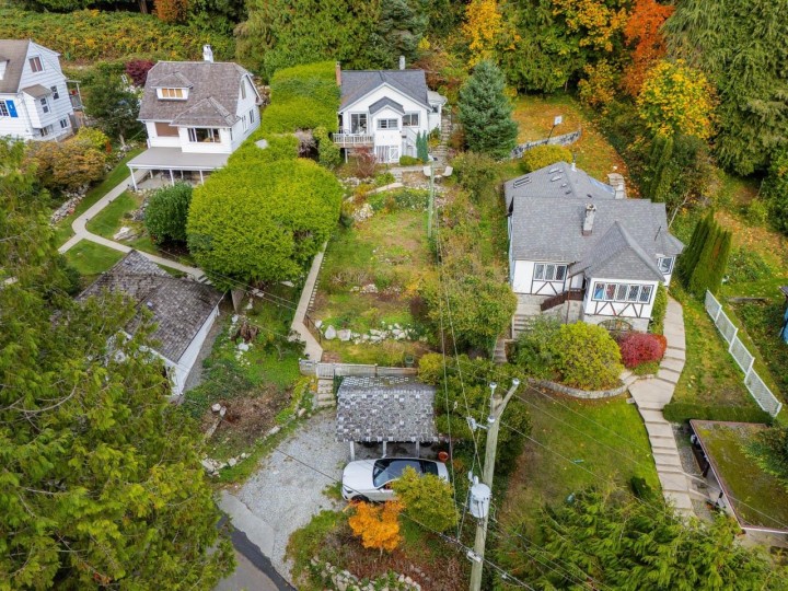 Photo 2 at 3245 Travers Avenue, West Bay, West Vancouver