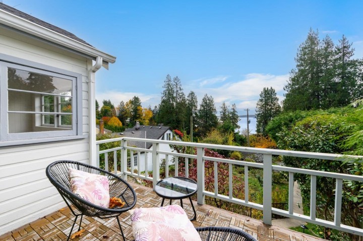 Photo 3 at 3245 Travers Avenue, West Bay, West Vancouver