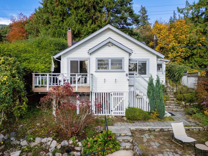 Photo 1 at 3245 Travers Avenue, West Bay, West Vancouver