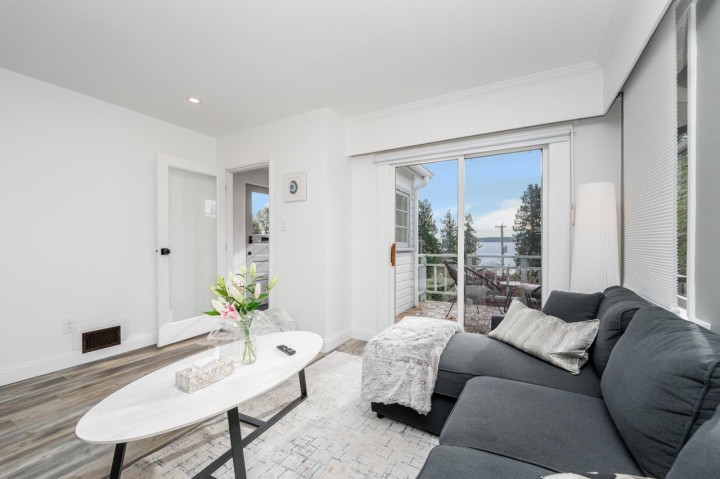 Photo 5 at 3245 Travers Avenue, West Bay, West Vancouver