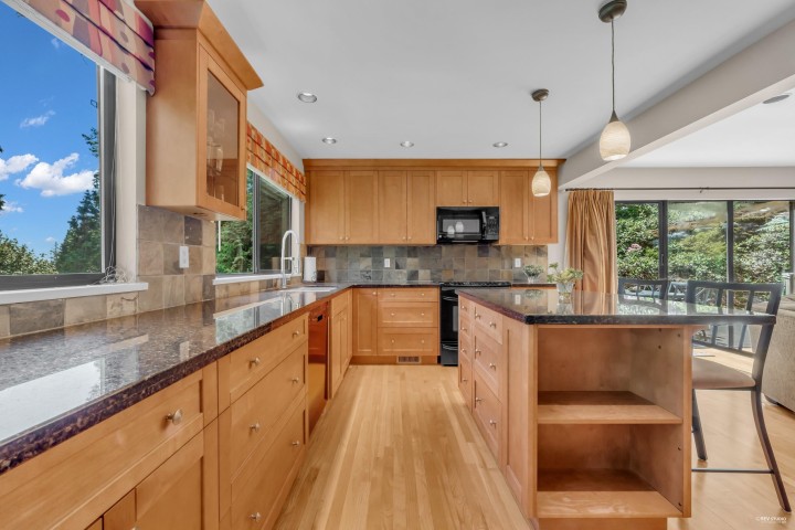 Photo 16 at 4623 Caulfeild Drive, Caulfeild, West Vancouver