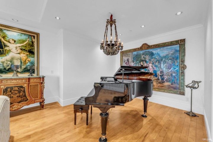 Photo 11 at 1525 Errigal Place, Canterbury WV, West Vancouver