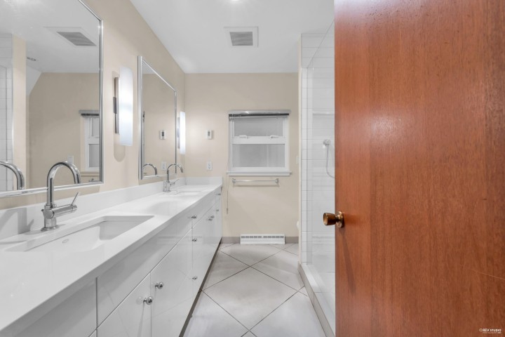 Photo 8 at 2615 Skilift Place, Chelsea Park, West Vancouver