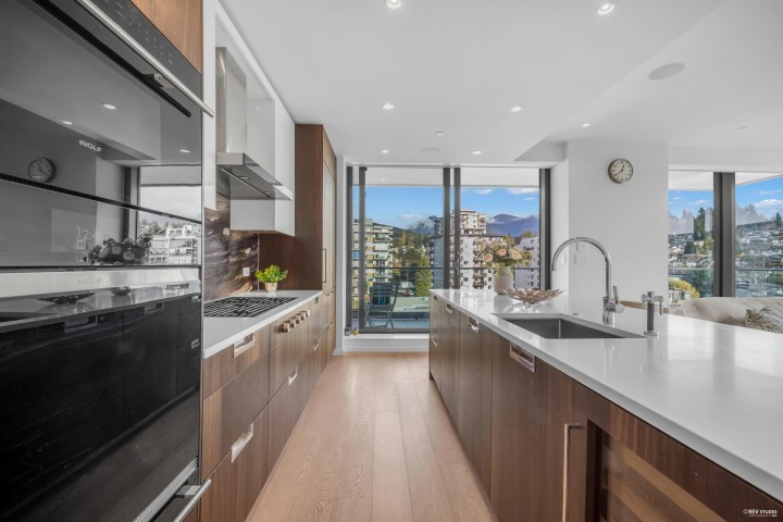 Photo 5 at 601 - 1355 Bellevue Avenue, Ambleside, West Vancouver