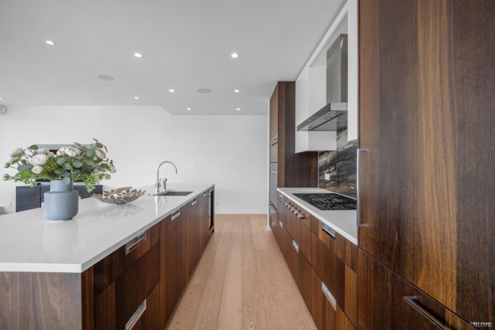 Photo 9 at 601 - 1355 Bellevue Avenue, Ambleside, West Vancouver