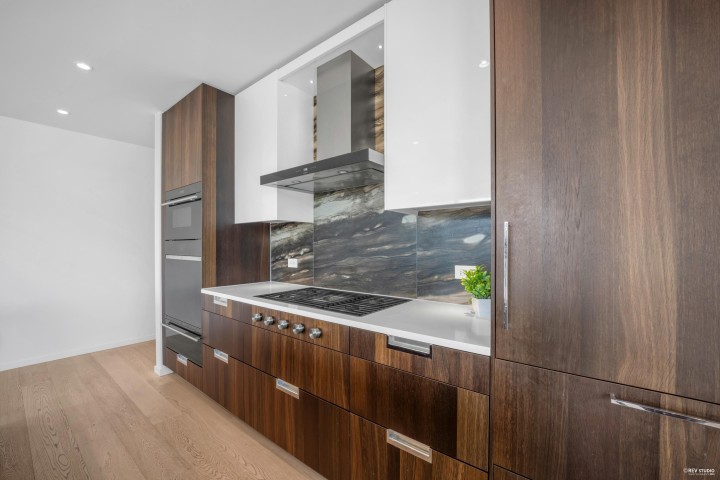 Photo 10 at 601 - 1355 Bellevue Avenue, Ambleside, West Vancouver