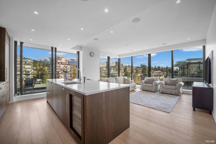 Photo 4 at 601 - 1355 Bellevue Avenue, Ambleside, West Vancouver