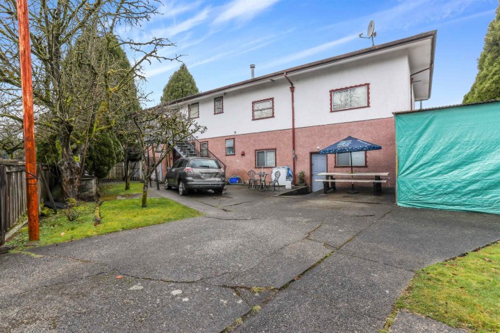 Photo 4 at 3390 Nanaimo Street, Renfrew Heights, Vancouver East