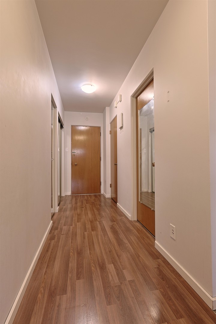 Photo 12 at 502 - 1750 Esquimalt Avenue, Ambleside, West Vancouver