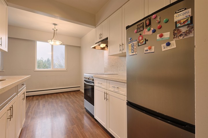 Photo 7 at 502 - 1750 Esquimalt Avenue, Ambleside, West Vancouver