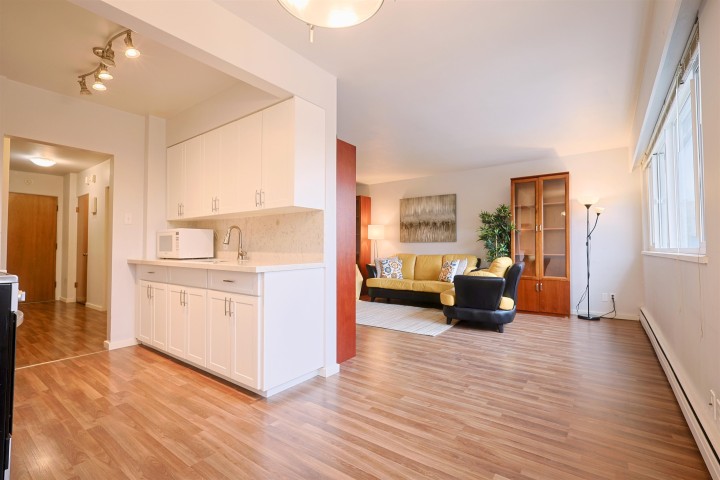 Photo 5 at 502 - 1750 Esquimalt Avenue, Ambleside, West Vancouver