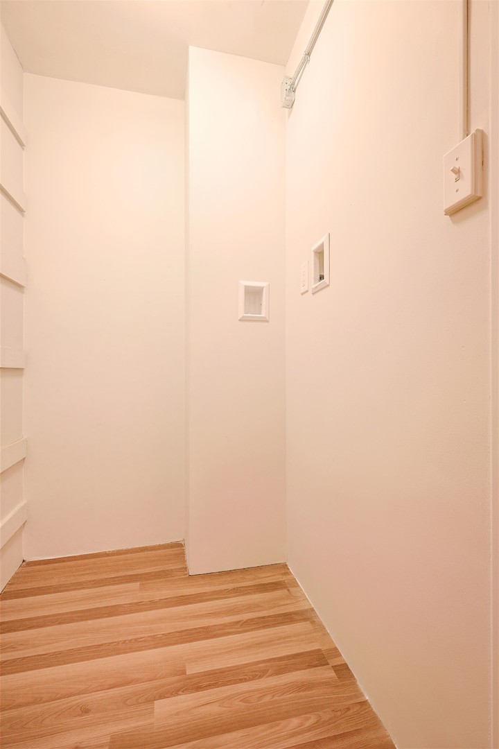 Photo 11 at 502 - 1750 Esquimalt Avenue, Ambleside, West Vancouver