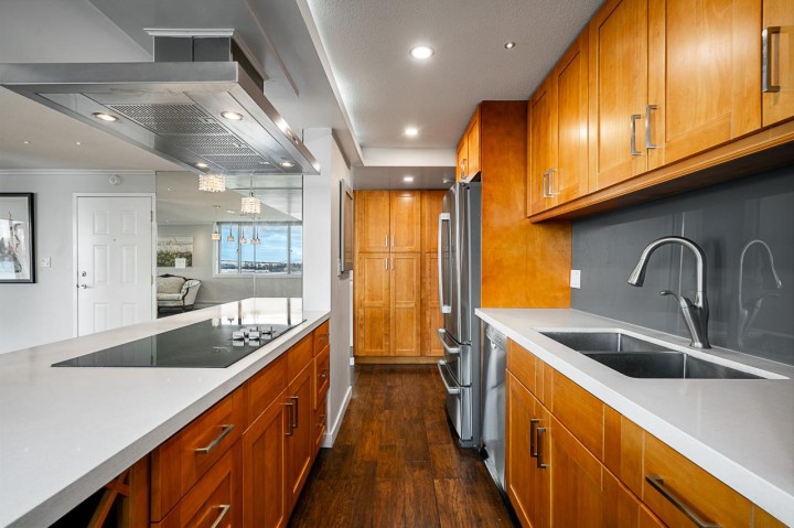 Photo 12 at 602 - 2090 Argyle Avenue, Dundarave, West Vancouver