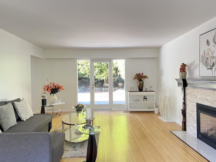 Photo 3 at 3791 Southridge Avenue, Bayridge, West Vancouver