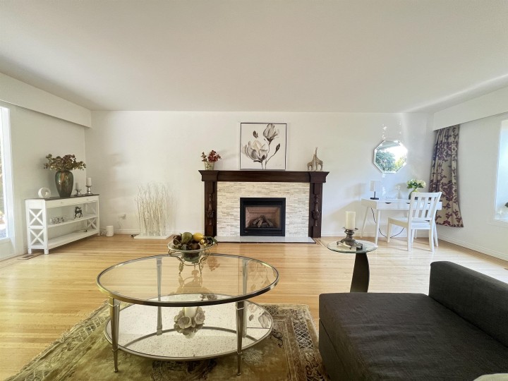 Photo 4 at 3791 Southridge Avenue, Bayridge, West Vancouver