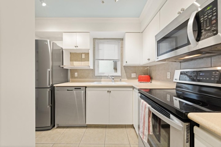 Photo 9 at 201 - 1554 Burnaby Street, West End VW, Vancouver West