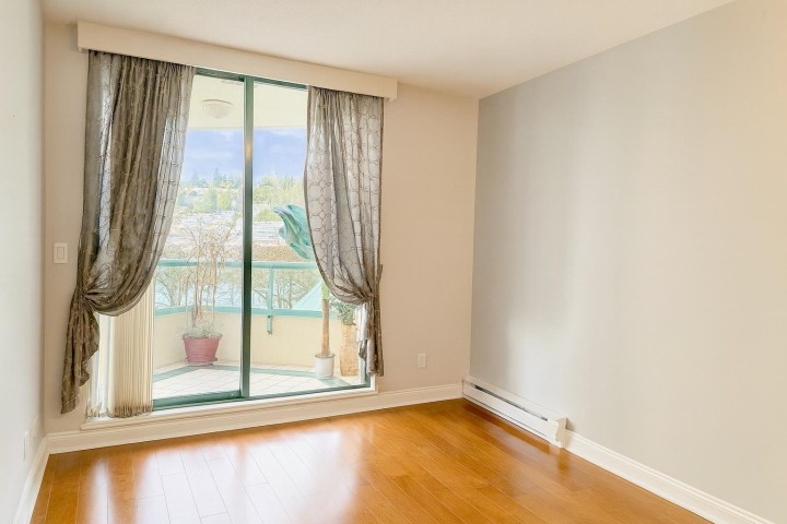 Photo 13 at 4D - 338 Taylor Way, Park Royal, West Vancouver