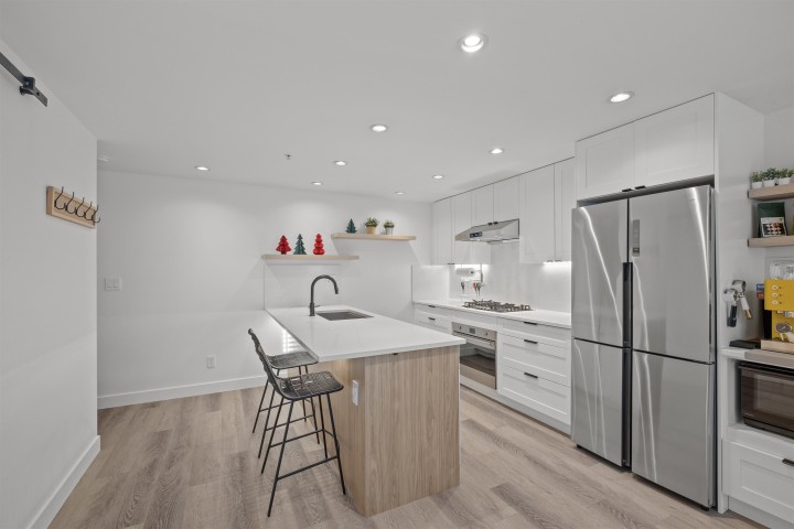 Photo 2 at 2405 Heather Street, Fairview VW, Vancouver West