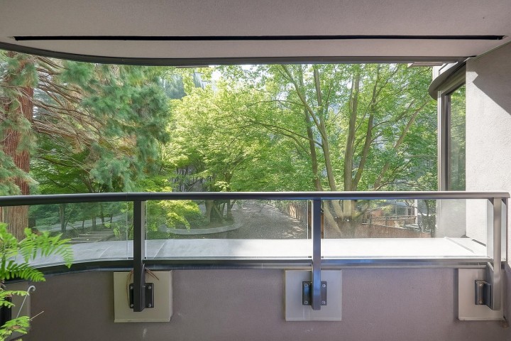 Photo 4 at 41 - 1425 Lamey\'s Mill Road, False Creek, Vancouver West