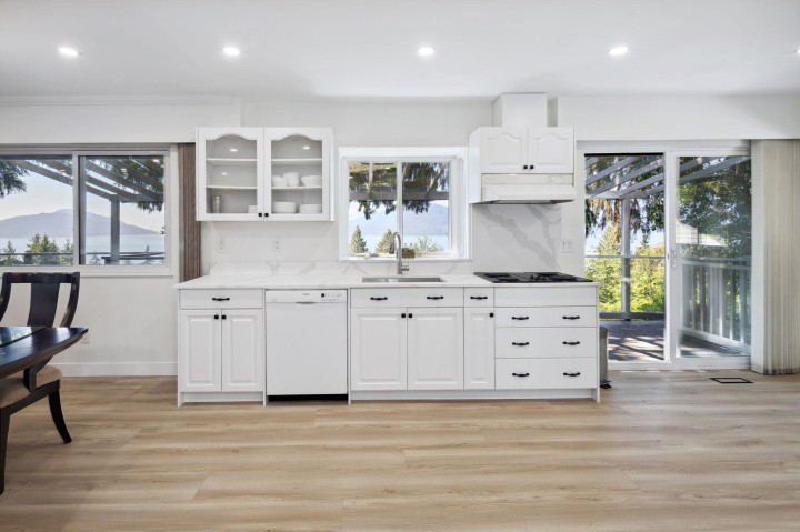 Photo 7 at 330 Bayview Road, Lions Bay, West Vancouver