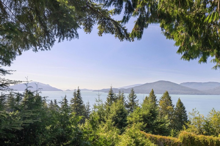 Photo 1 at 330 Bayview Road, Lions Bay, West Vancouver