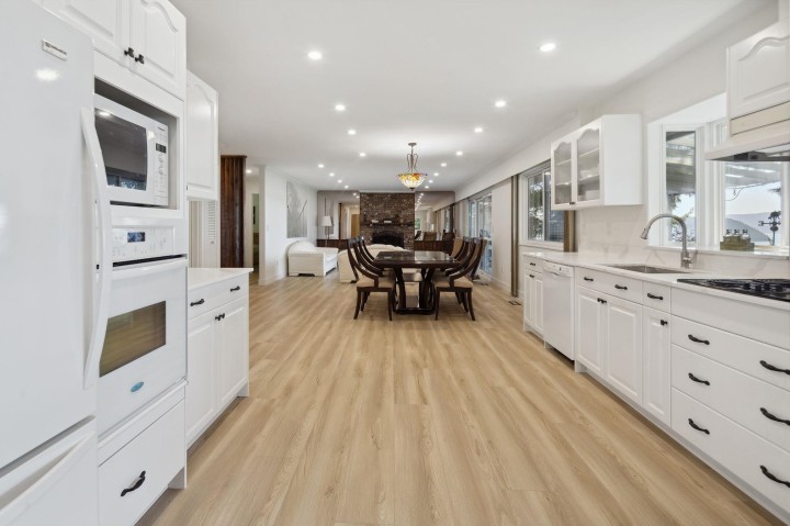 Photo 9 at 330 Bayview Road, Lions Bay, West Vancouver